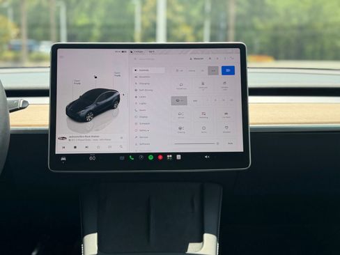 Used 2024 Tesla Model Y Long Range RWD image 20