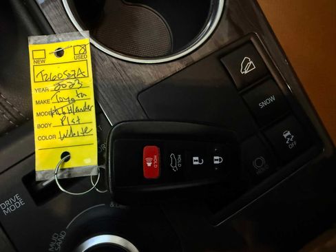 Used 2023 Toyota Highlander Platinum image 38