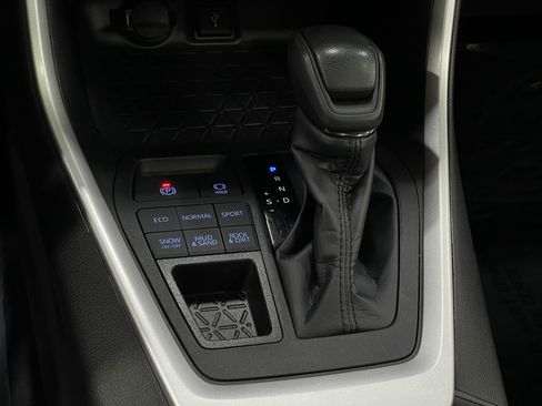 Used 2022 Toyota RAV4 XLE image 28