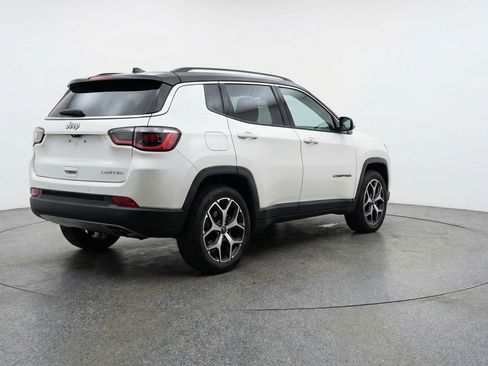 Used 2025 Jeep Compass Limited AWD/4WD image 9