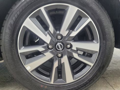 Used 2025 Nissan Versa SV FWD image 31