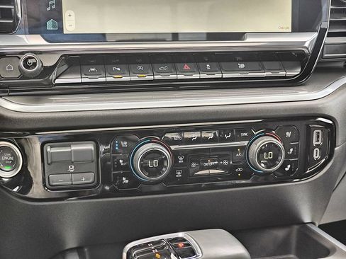 Used 2024 Chevrolet Silverado 1500 High Country w/ High Country Premium Package AWD/4WD image 19