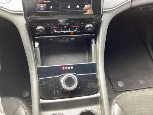 Used 2023 Jeep Grand Cherokee L Laredo image 21