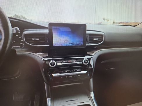 Used 2022 Ford Explorer Limited w/ Class IV Trailer Tow Package image 9