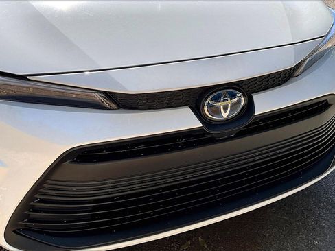 Used 2025 Toyota Corolla LE image 30