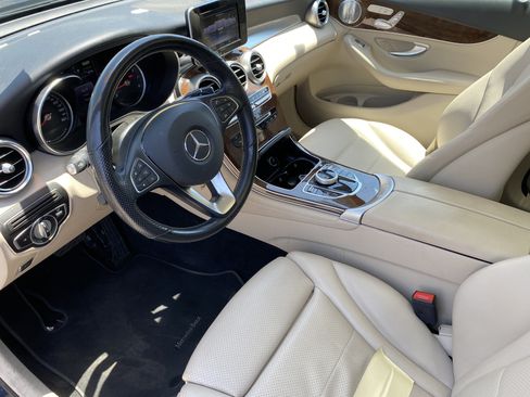 Used 2019 Mercedes-Benz GLC 350e 4MATIC w/ Premium Package image 18