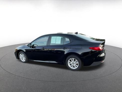 Used 2025 Toyota Camry LE image 10