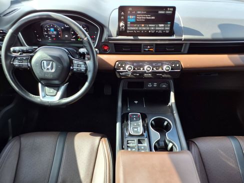 Used 2025 Honda Pilot Elite image 4