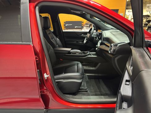 Used 2025 Chevrolet Equinox LT w/ Convenience Package II image 17