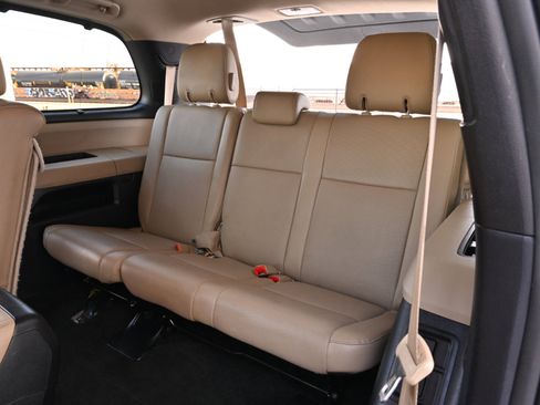 Used 2014 Toyota Sequoia Platinum image 16