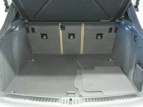 Certified 2026 Porsche Macan AWD/4WD image 28