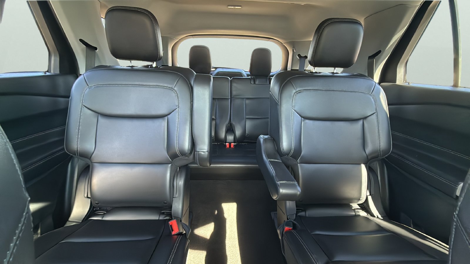 Used 2023 Ford Explorer XLT w/ Equipment Group 202A RWD image 25