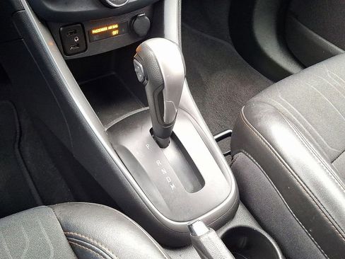 Used 2020 Chevrolet Trax LT w/ LT Convenience Package image 17