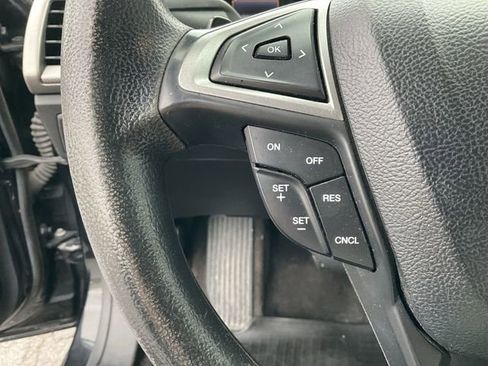 Used 2017 Ford Fusion SE w/ Fusion SE Technology Package FWD image 21