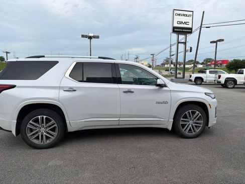 Used 2023 Chevrolet Traverse High Country w/ LPO, Floor Liner Package AWD/4WD image 15