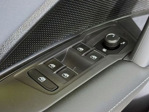 New 2026 Volkswagen Tiguan SE FWD image 18