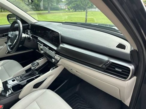 Certified 2024 Kia Telluride S w/ S Sunroof Package AWD/4WD image 28