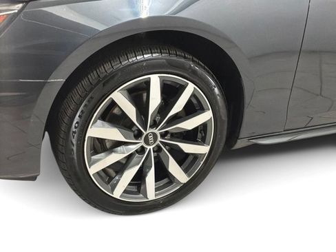 Used 2022 Audi A4 2.0T Premium w/ Convenience Package AWD/4WD image 13