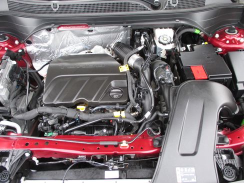 Used 2025 Chevrolet Trax LT w/ LT Convenience Package image 24