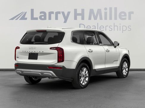Used 2022 Kia Telluride LX image 2