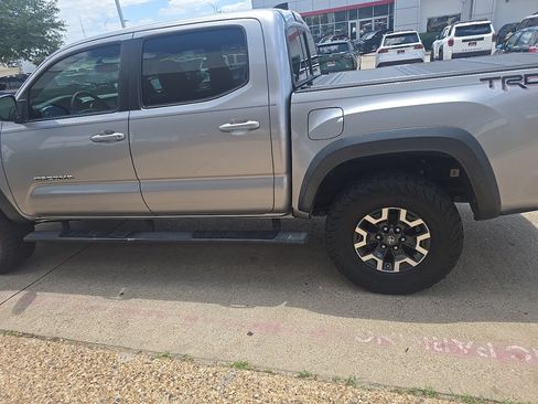 Used 2016 Toyota Tacoma TRD Off-Road w/ Premium & Technology Package RWD image 5