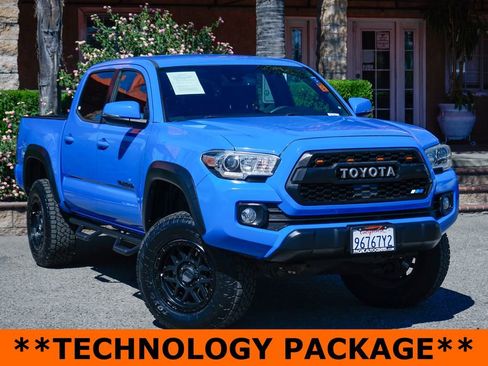 Used 2020 Toyota Tacoma TRD Off-Road w/ Technology Package image 2