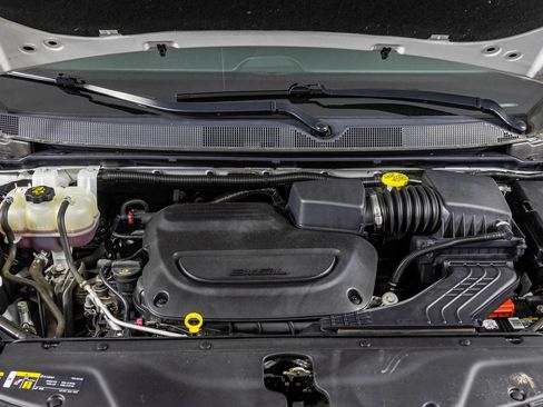 Used 2023 Chrysler Pacifica Touring-L FWD image 48