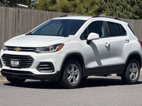Used 2022 Chevrolet Trax LT w/ LT Convenience Package AWD/4WD image 8