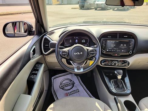 Used 2023 Kia Soul LX w/ LX Technology Package FWD image 28