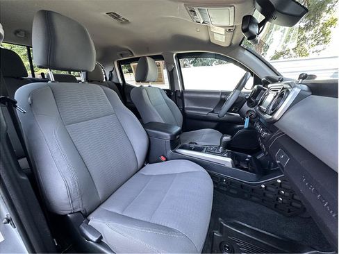 Used 2019 Toyota Tacoma SR5 AWD/4WD image 4
