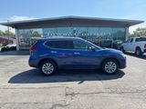Used 2017 Nissan Rogue SV image 2