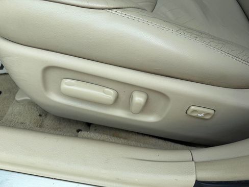 Used 2008 Toyota Avalon XLS image 26