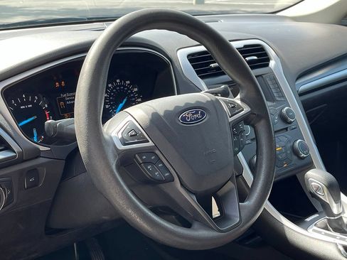 Used 2016 Ford Fusion SE FWD image 17