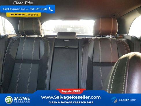 Used 2019 Land Rover Range Rover Velar R-Dynamic SE image 13