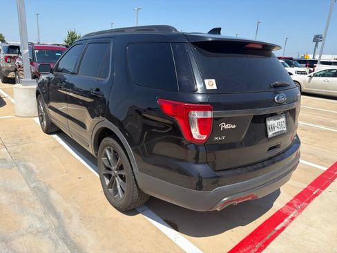 Used 2017 Ford Explorer XLT w/ Equipment Group 202A FWD image 9