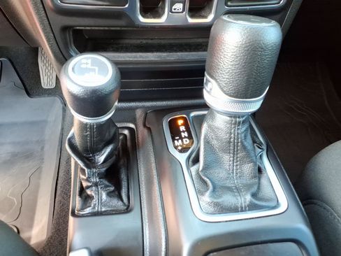 Used 2022 Jeep Gladiator Sport AWD/4WD image 25