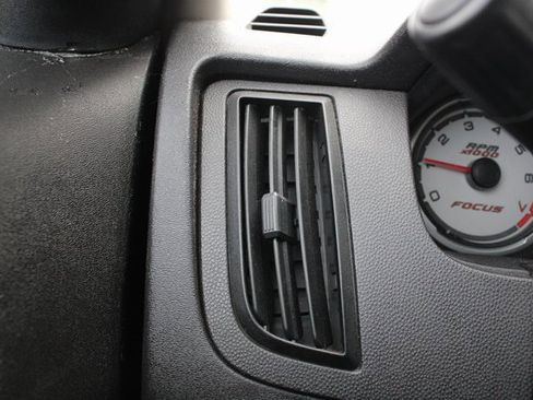 Used 2009 Ford Focus SE image 6