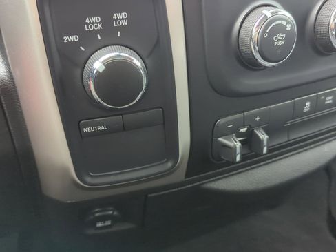 Used 2018 RAM 2500 SLT w/ Luxury Group image 26