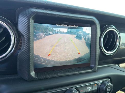 Used 2021 Jeep Wrangler Unlimited Sahara AWD/4WD image 24