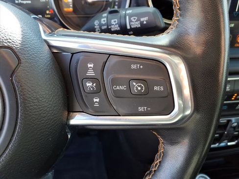 Used 2023 Jeep Wrangler Unlimited Sahara AWD/4WD image 19