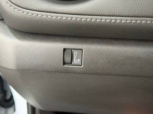 Used 2024 Chevrolet Colorado LT w/ LT Convenience Package III image 30