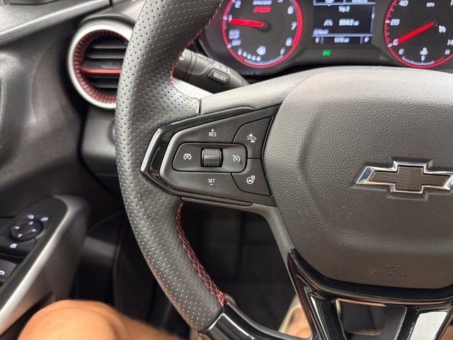 Used 2025 Chevrolet Trax RS w/ Sunroof Package FWD image 22