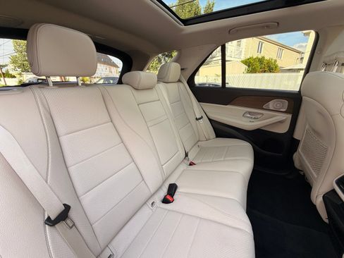 Used 2021 Mercedes-Benz GLE 450 4MATIC w/ AMG Line Exterior image 22