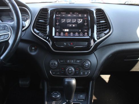 Used 2019 Jeep Cherokee Limited image 12