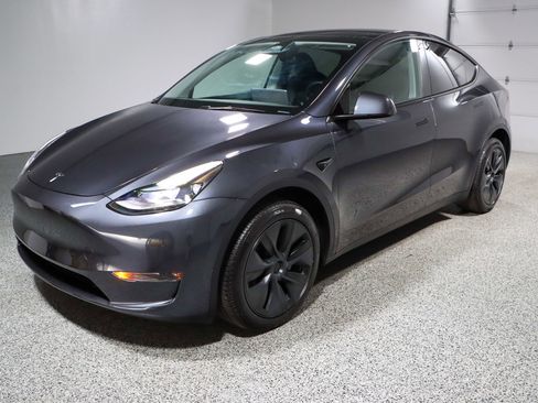 Used 2025 Tesla Model Y Long Range image 30