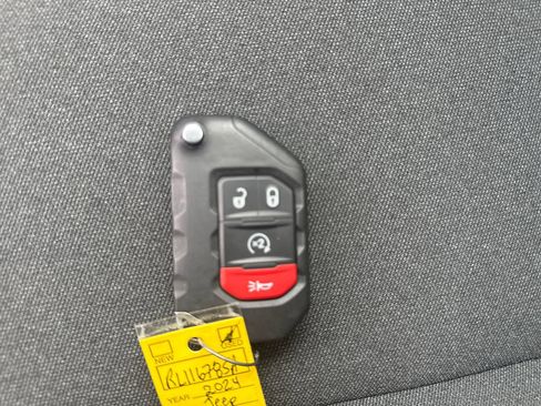 Used 2024 Jeep Gladiator Sport image 28