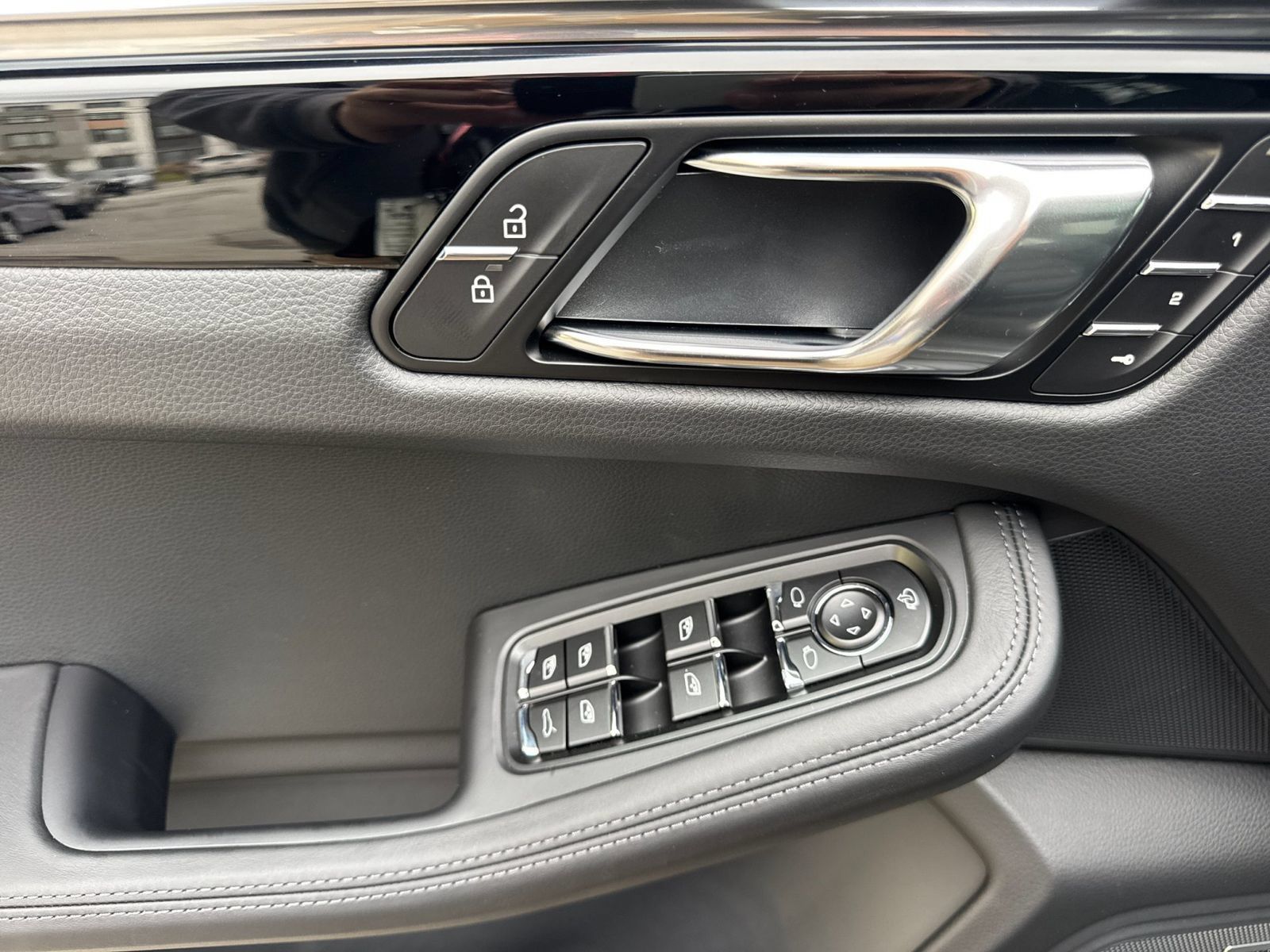 Certified 2026 Porsche Macan Turbo AWD/4WD image 12