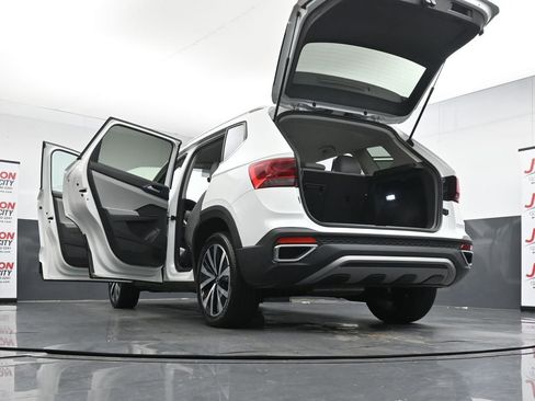 Used 2024 Volkswagen Taos SE FWD image 49