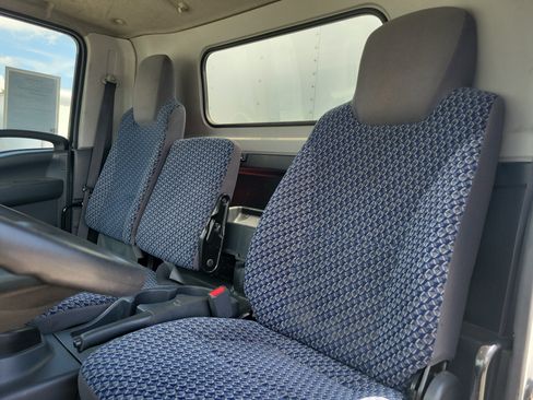 Used 2024 Isuzu NPR RWD image 23