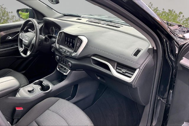 Used 2024 GMC Terrain SLE w/ Elevation Edition FWD image 15